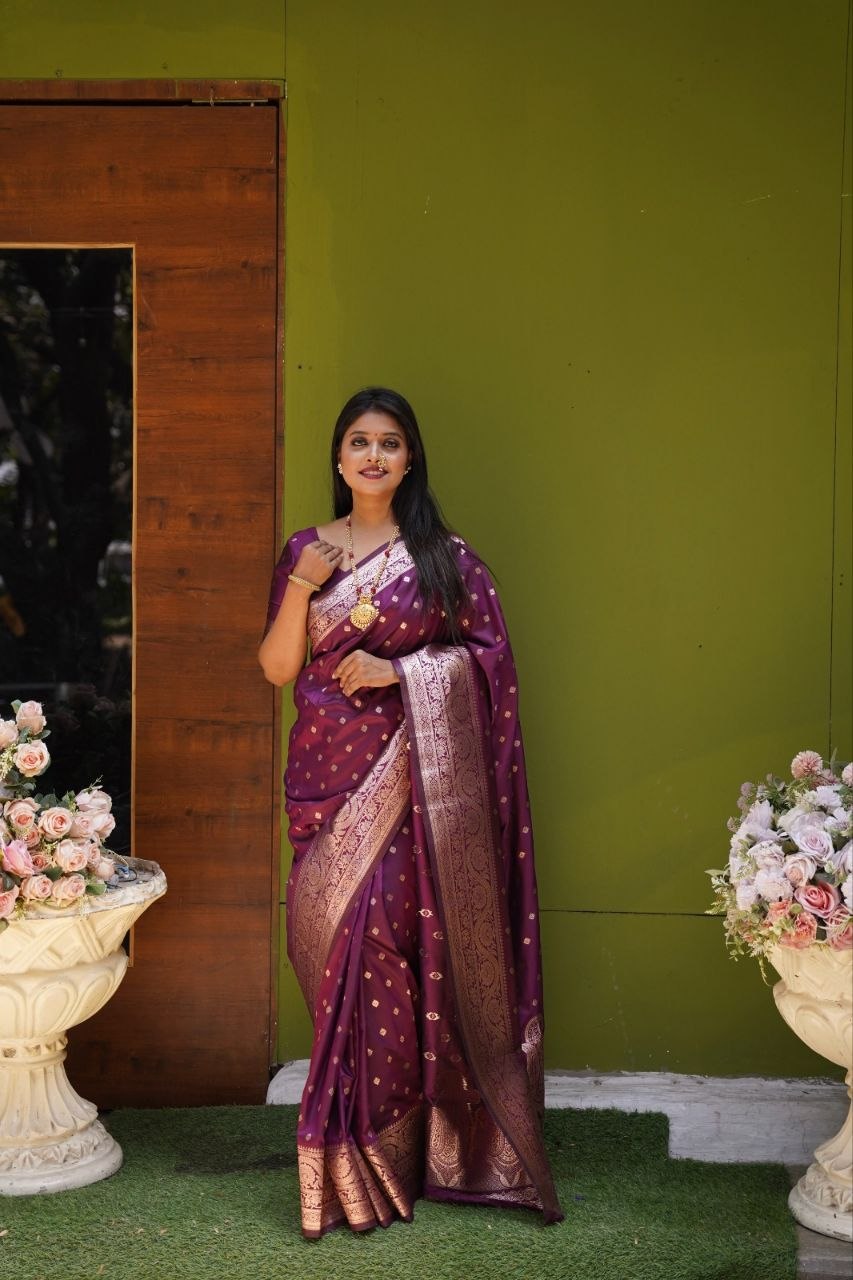 Gold Zari Pure Banarasi Silk Saree - Black
